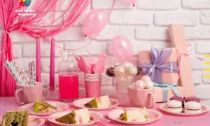 Urodziny w przedszkolu pomysły: różowe balony, torty, prezenty i słodkości tworzą magiczną atmosferę.
